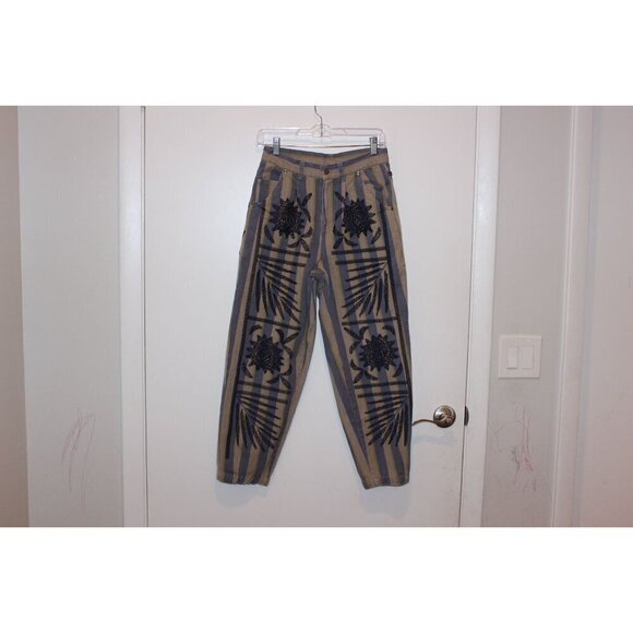 Urban Outfitters Kimichi Blue Striped Emboidered Pleasted Cropped Jeans size 8 - Picture 2 of 12